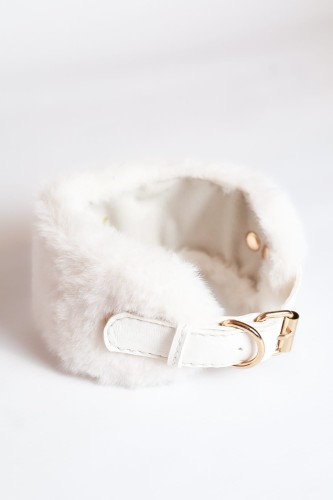 kremowa-futrzana-obroza-dla-charta-z-naturalnej-skory-i-okuciami-24k-zlota