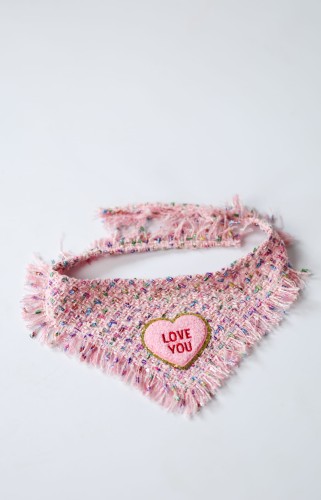 Luksusowa chusta dla psa z tweedu Love You Coco w kolorze różowym widok front