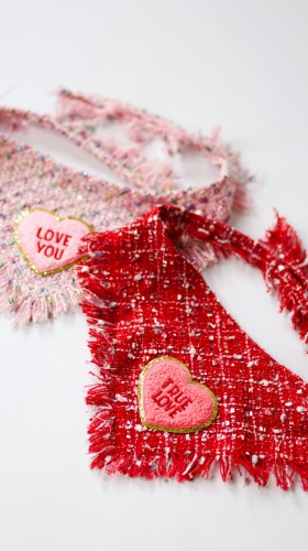 Struktura tweedu w chuście dla psa True Love i Love You Coco luksusowe akcesoria dla psów