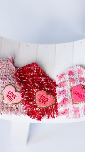 Chusta True Love I Love you Coco dla psa widok produktu tweed quiet luxury