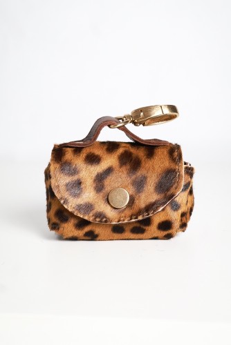 Moon Pop Panther – etui na woreczki dla psa z naturalnej skóry z okuciami pozłacanymi 24k złotem 1.jpg