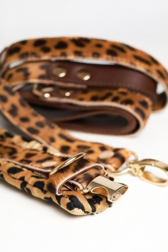 Silk Panther Set – luksusowy zestaw spacerowy dla pudla: jedwabna obroża, smycz i etui ze skóry naturalnej z okuciami pozłacanymi 24k złotem