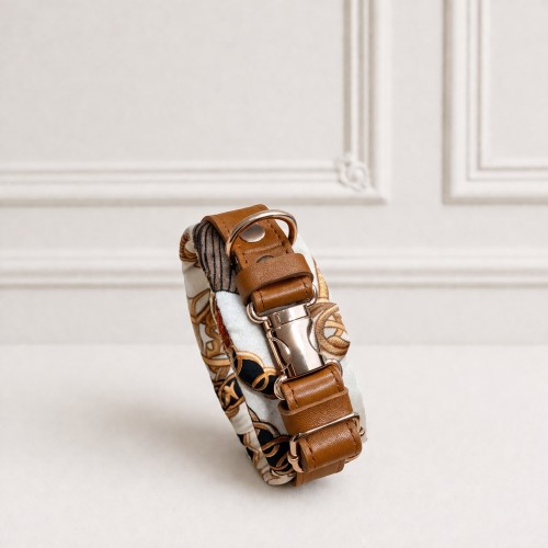 Silk Caramel – jedwabna obroża ochronna dla pudla ze skóry naturalnej z okuciami pozłacanymi 24k złotem zoom.PNG