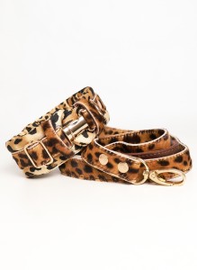Silk Panther Walk Set – luksusowy zestaw dla pudla: jedwabna obroża i smycz ze skóry naturalnej z okuciami pozłacanymi 24k złotem